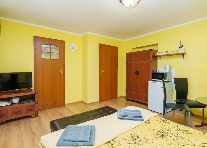 Goscinne Pod Roza Apartment *